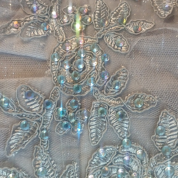 VIDEO! BNWT Elegant Sparkle Silver Ruffled EMBROIDERED W/ CRYSTALS Gown Sz3/4 - Picture 12 of 17